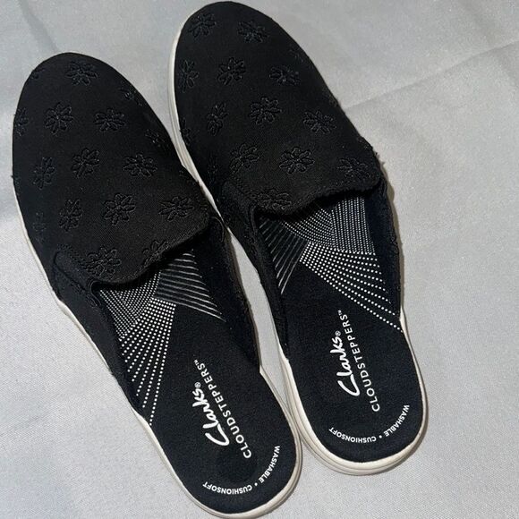 Clarks Black/White Daisy Embroidered Slip-Ons Size 7 - Picture 11 of 12